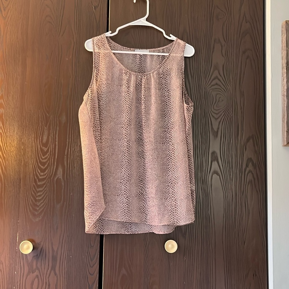 Violet & Claire sleeveless, sheer, light brown animal print top. Size XL.